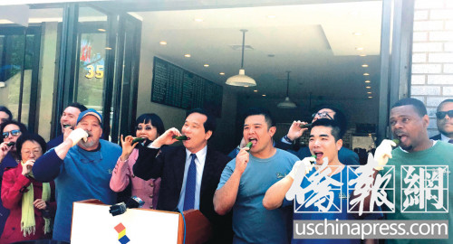 陳倩雯、高夫曼(前2)、瞿遠(yuǎn)義(前4)、甄吳朱(前5)、趙振我(前6)等在開張慶祝暨記者會上(左到右)