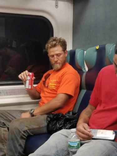  亞莉安娜‧卞在臉書(shū)貼出一名白人男子，稱(chēng)對(duì)方以種族歧視字眼辱罵她。(取自臉書(shū))