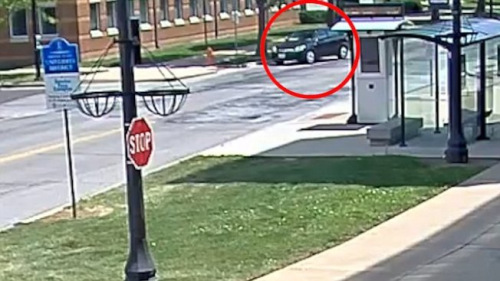 章瑩穎最后被看到上了這輛小型黑色轎車。(美國《世界日報》/警方公布錄像)