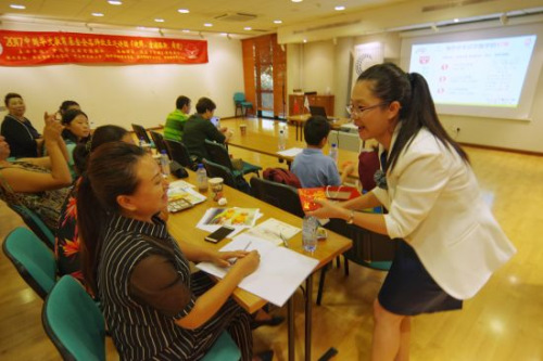 巡講團(tuán)教師生動(dòng)授課。