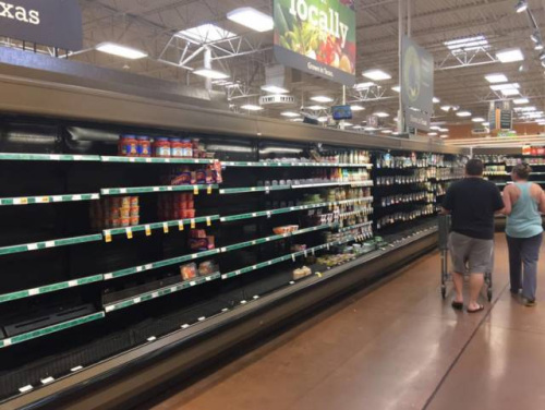 超市已被搶購一空 超市已被搶購一空