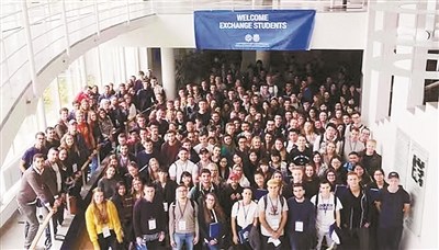 哥德堡大學(xué)交換生“團圓照”。（受訪者供圖）