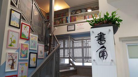 書角。(西班牙《歐華報》)