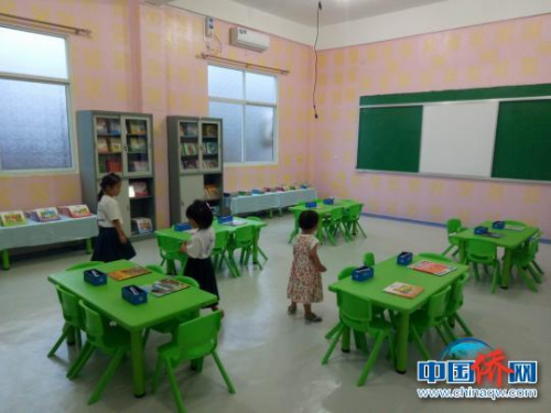 圖為緬甸臘戌新世紀(jì)中文學(xué)校的有聲電子閱覽室?！×_丹媚　攝