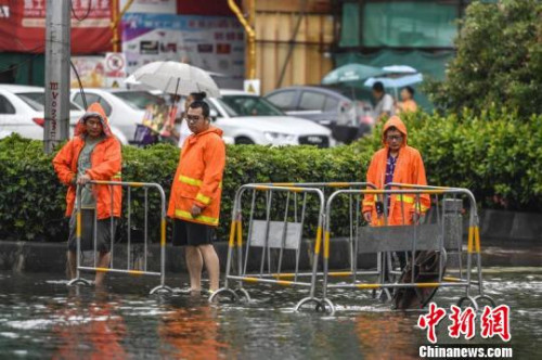 廣州部分道路交通中斷。陳驥旻 攝
