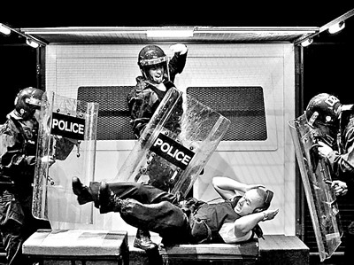  《待命》 圖片來源/愛丁堡國際藝術(shù)節(jié)、愛丁堡邊緣藝術(shù)節(jié)官網(wǎng)