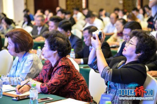 圖為參加研習(xí)班的海外華校負(fù)責(zé)人。　洪堅(jiān)鵬 攝