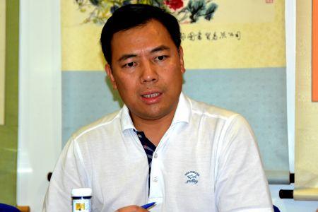 馬德里華助中心負(fù)責(zé)人、西班牙華僑華人協(xié)會(huì)主席毛峰。（西班牙《歐華報(bào)》）