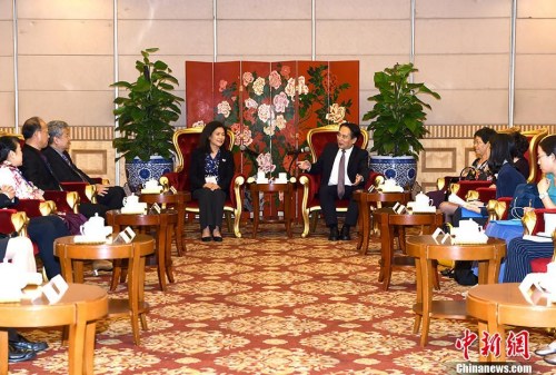 9月6日，國(guó)務(wù)院僑辦副主任譚天星在北京會(huì)見(jiàn)美國(guó)大華府兩岸時(shí)事論壇社訪問(wèn)團(tuán)。 <a target='_blank' >中新社</a>記者 張勤 攝