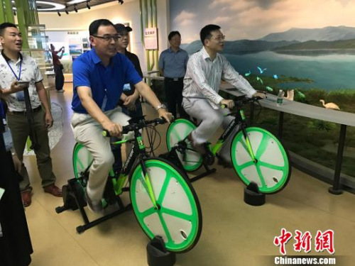 海外華文媒體高層參觀東江移民博物館?！⒅z