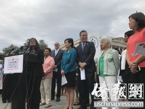 新聞發(fā)布會現(xiàn)場。(美國《僑報》/徐一凡 攝)