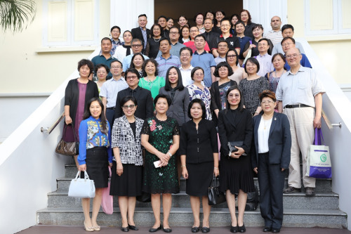 部分孔子學(xué)院代表合影留念 部分孔子學(xué)院代表合影留念
