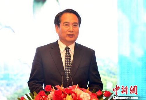 國務(wù)院僑辦副主任譚天星在論壇上致辭?！蚊?攝