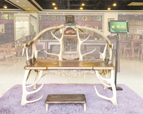 古典家具紅酸枝鹿角椅。