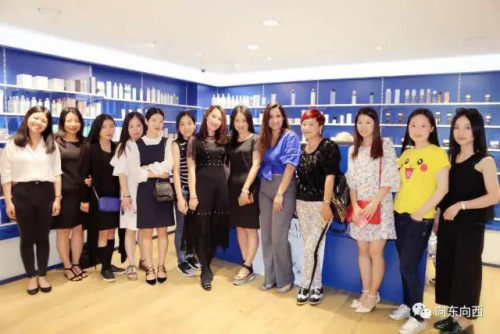 Cindy和她的年輕團(tuán)隊(duì)。(《歐洲時(shí)報(bào)》中東歐版微信公眾號(hào)“向東向西eastwest88”)