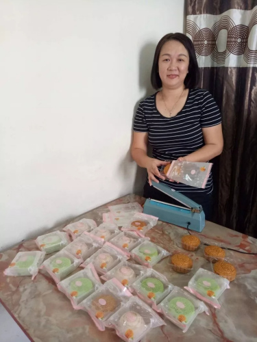 現(xiàn)年39歲的林秀瓊是一名家庭主婦，因為發(fā)掘烘培的興趣而尋獲商機。（馬來西亞《星洲日報》）