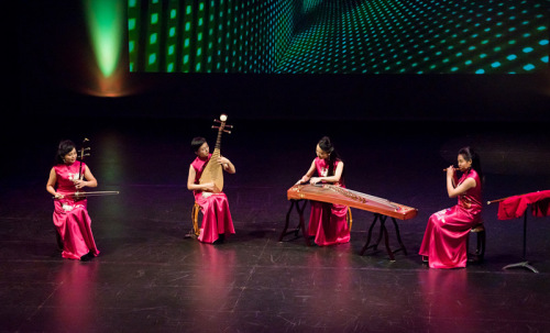 中國樂器演繹的澳洲人耳熟能詳?shù)膿u滾曲。