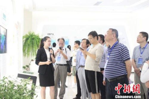 與會(huì)代表實(shí)地考察長沙市高新技術(shù)產(chǎn)業(yè)開發(fā)區(qū)?！⒅?攝