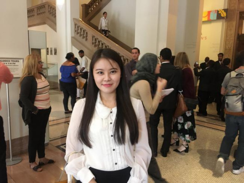 翁靚靚18日成為美國(guó)公民，表示將繼續(xù)她的創(chuàng)業(yè)之路，實(shí)現(xiàn)美國(guó)夢(mèng)。(美國(guó)《世界日?qǐng)?bào)》 陳小寧/攝)