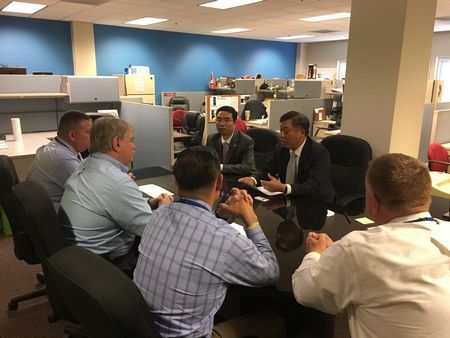 李強(qiáng)民總領(lǐng)事約見(jiàn)美國(guó)警方。