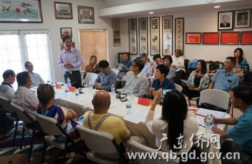 與圣地亞哥英端工商會(huì)僑胞座談，了解社團(tuán)發(fā)展歷史