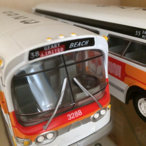 陳富立在舊金山公交車局服務(wù)，由公交車司機(jī)開始，這是他曾駕駛的38號公交車。(美國《世界日報(bào)》/陳富立提供)