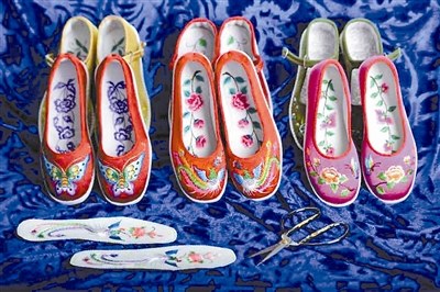 合村繡花鞋。黃強(qiáng) 攝