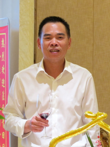 法國青田同鄉(xiāng)會會長孫少榮。（《歐洲時報》/萬淑艷 攝）