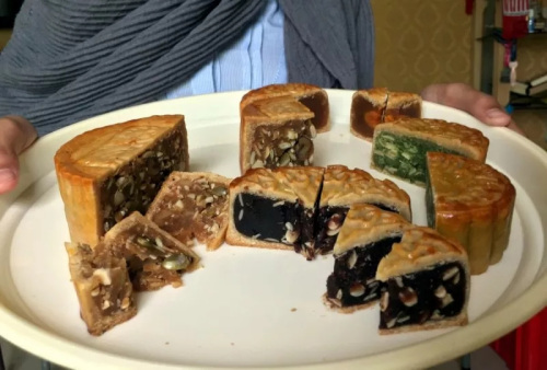 諾艾斯瑪所制作的月餅口味，包羅萬有。（馬新社）