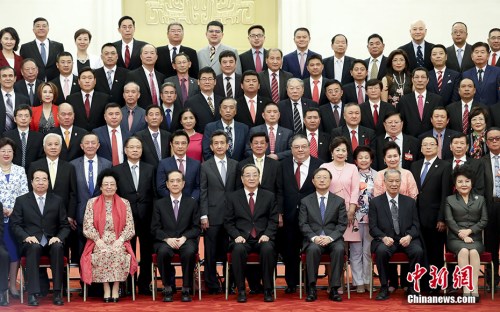 9月28日，中共中央政治局常委、全國政協(xié)主席俞正聲在北京會見出席中國海外交流協(xié)會第六次會員大會的全體代表，并發(fā)表講話。 <a target='_blank' >中新社</a>記者 杜洋 攝