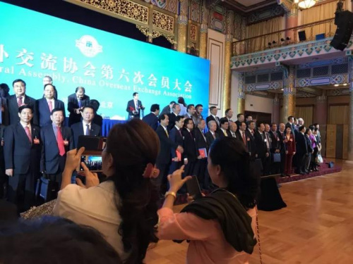 大會(huì)過(guò)后嘉賓們久久不散。