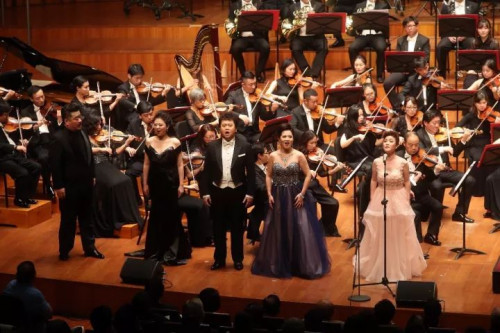 結(jié)尾曲《我愛你中國(guó)》，五大高音齊獻(xiàn)聲。<a target='_blank' >中新社</a>記者 張宇 攝