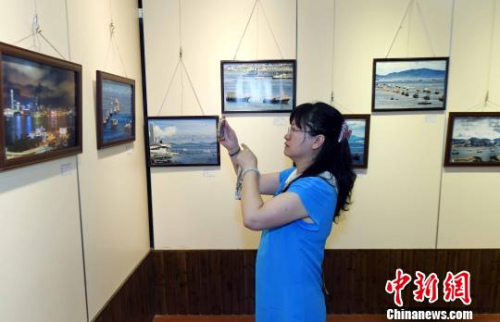 慶祝香港回歸祖國二十周年攝影作品展吸睛?！∮浾邉⒖筛z