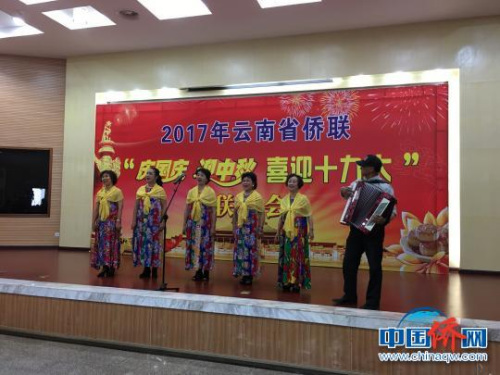 圖為聯(lián)歡會現(xiàn)場?！￡愳o　攝