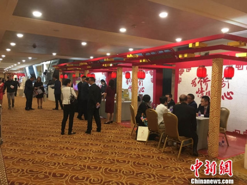 現(xiàn)場各種展位，包括法律咨詢，華文教育，華文媒體等。<a target='_blank'  >中新網(wǎng)</a>記者 富宇 攝