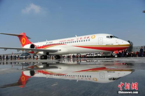 中國首架噴氣式支線客機——ARJ21飛機。資料圖。張浪 攝