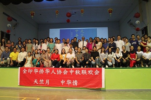 中秋聯(lián)歡會(huì)合影。