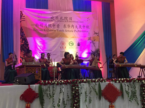 東華大學(xué)民樂團(tuán)帶來精彩表演。