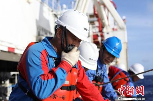 圖為周皓出海參與深?？瓶既蝿?wù)。 受訪者供圖