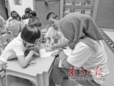 海外華文幼師培訓(xùn)班的學(xué)員在廣州實(shí)習(xí)。