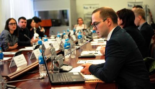 索寧在一次會議上。受訪者供圖