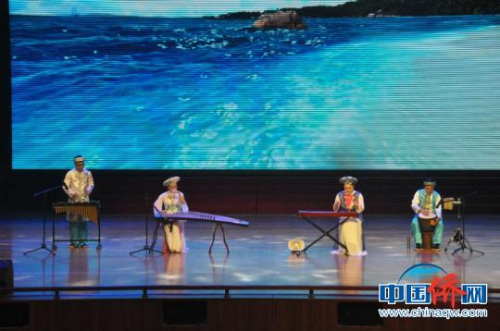 圖為獨弦琴協(xié)奏《京海情韻》 林浩 攝 圖為獨弦琴協(xié)奏《京海情韻》 林浩 攝