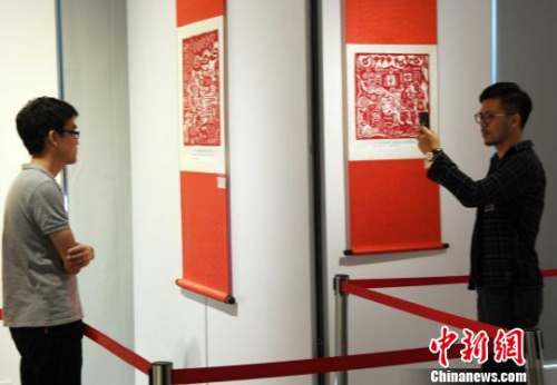 該展共展出剪紙藝術(shù)作品120余幅，每幅作品都充滿了趣味性、故事性、哲理性，讓人意猶未盡?！∮浾邉⒖筛?攝