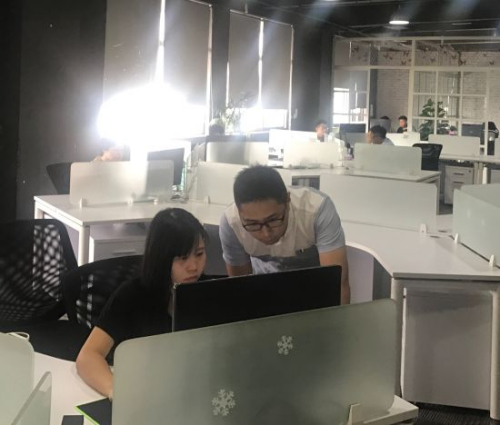 參觀中郵云商年輕的團(tuán)隊(duì) 參觀中郵云商年輕的團(tuán)隊(duì)