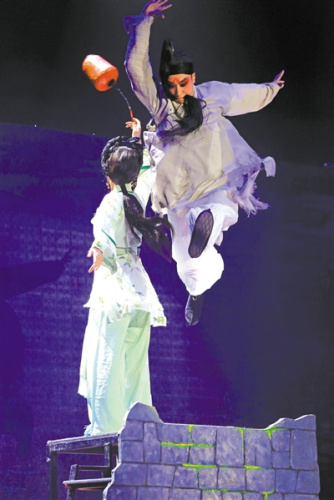 甌劇《水牢》演出現(xiàn)場。 劉偉 攝