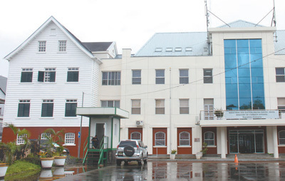 中國政府援建的新蘇里南外交部大樓,成為帕拉馬里博的地標(biāo)性建筑之一。