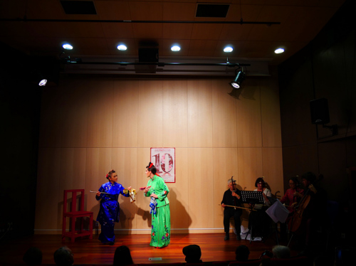 妮姬與梅蘭演出《花為媒》。（《歐洲時(shí)報(bào)》/李罡 攝）