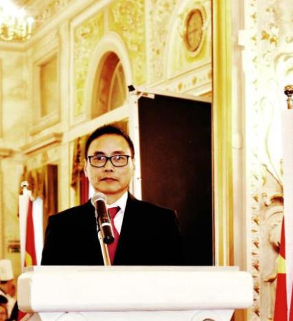 意大利全球福迪卡服飾集團(tuán)董事長(zhǎng)、 意大利佛羅倫薩華星藝術(shù)團(tuán)副團(tuán)長(zhǎng)陳福強(qiáng)