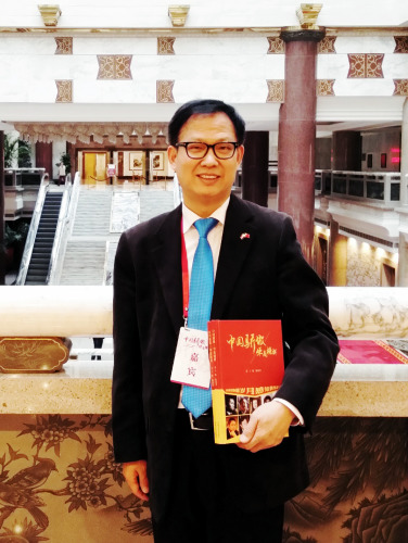 全荷華人社團(tuán)聯(lián)合會(huì)副主席、旅荷湖北同鄉(xiāng)會(huì)會(huì)長(zhǎng)、荷蘭嘉樂(lè)世界旅游公司董事長(zhǎng)葉武