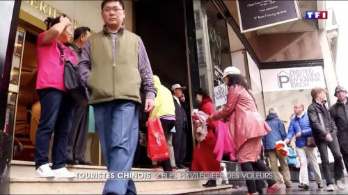 法國電視一臺(TF1)曾報(bào)道中國游客一直是盜竊搶劫團(tuán)伙的目標(biāo)。（《歐洲時(shí)報(bào)》微信公眾號“向東向西”）